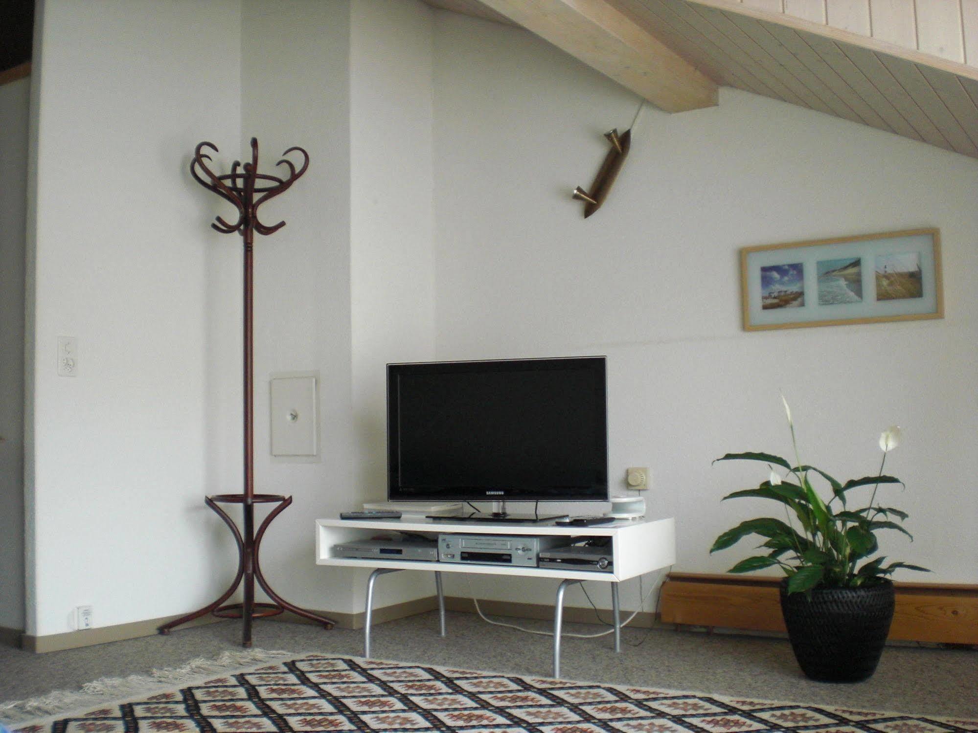 Mybednbreakfast In Bottmingen Bed & Breakfast Exterior photo